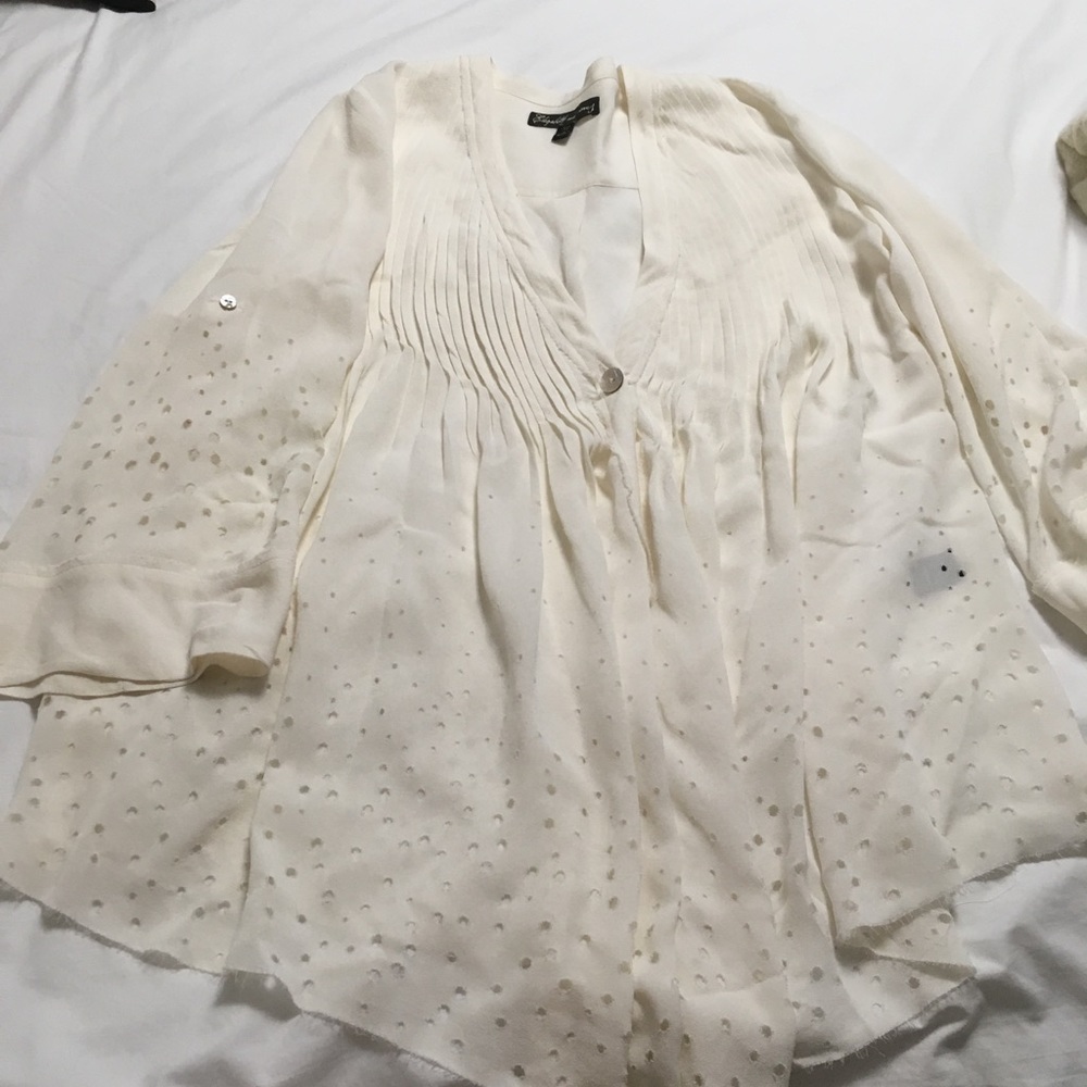 Elizabeth and James top